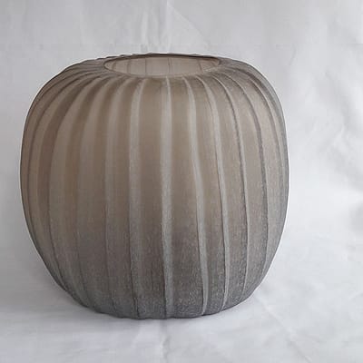Vase-Guaxs-Manakara-round-smoke-grey