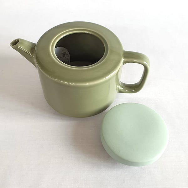 Handgemachte-Teekanne-Kinta-celadon-matt