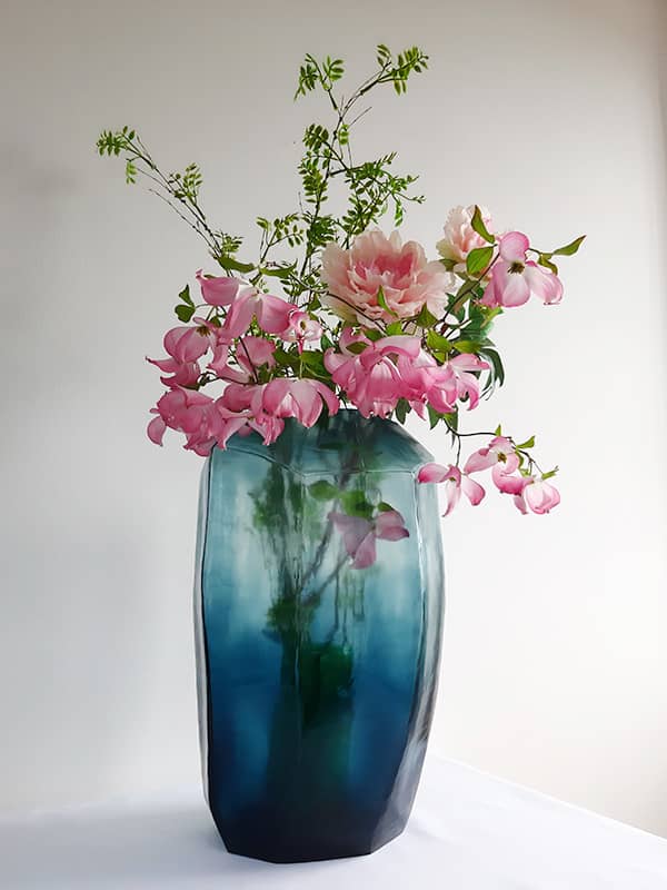 Vase-Guaxs-Cubistic-tall-ocean-blue-Blumen